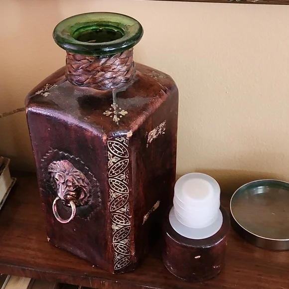 Italian Mid-Century Hand-Tooled and Gilded Leather Wine Carafe w Metal Lion Head - Picture 3 of 4